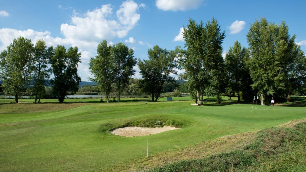 Apartman Greenbay Golf Trenčín Exteriör bild